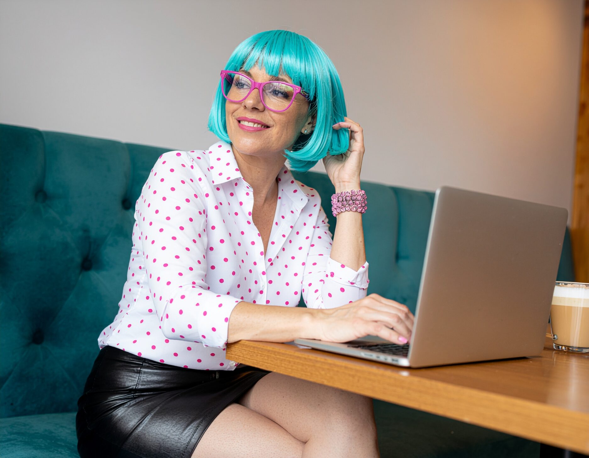 Graphic designer using AI